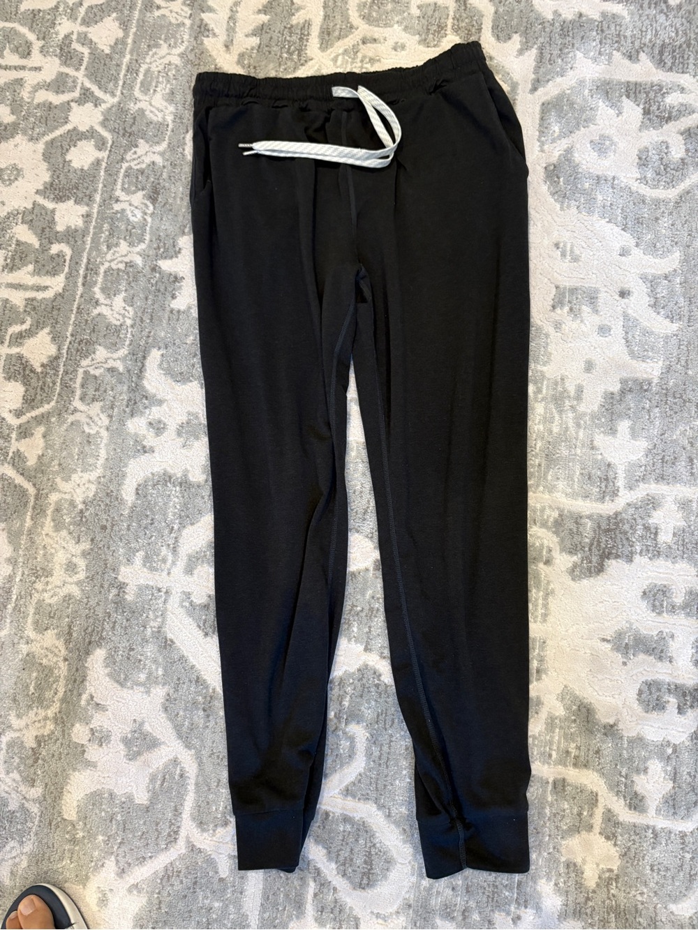 Vuori performance joggers black medium